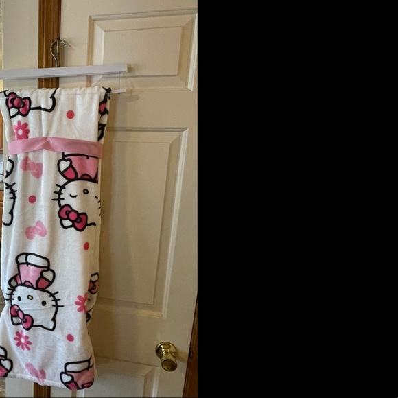 🎀 Hello Kitty Tiktok Viral Blanket 🎀 - Picture 3 of 5